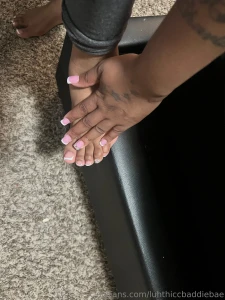 I need to start selling feet pics feet so pretty