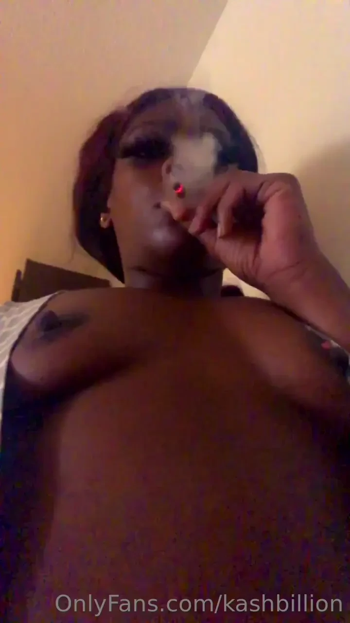 Tip if you wanna watch me smoke nude 