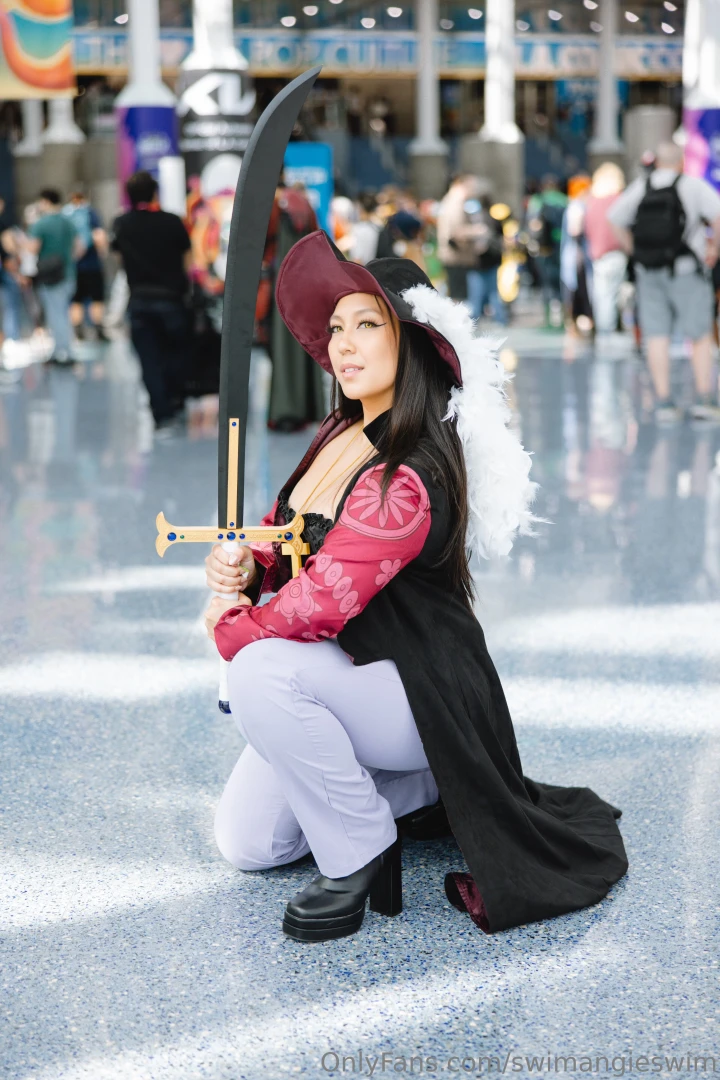 Just a little friday tease to get your day going think you can focus 