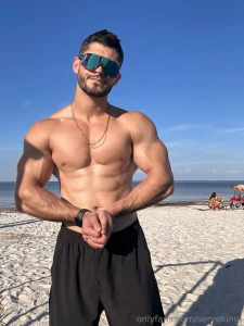 Leave a tip below if you d dare to approach me on the beach