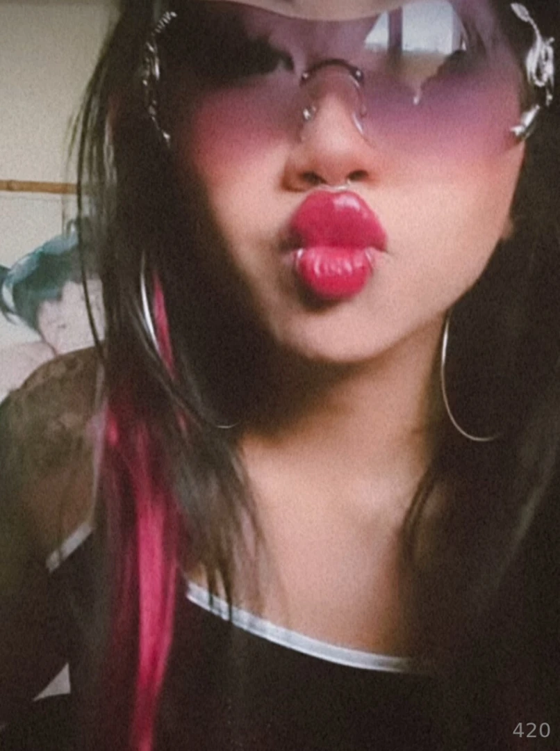 No more explicit content but here is a dancing video 