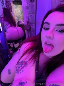 Who s ready to cum play with me tonight