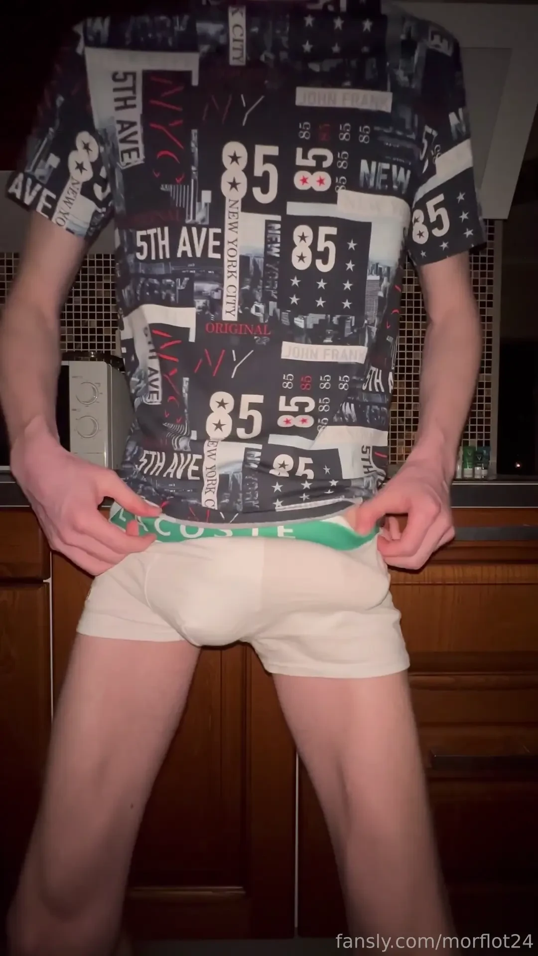 Instead of cooking i decided to jerk off my huge cock 