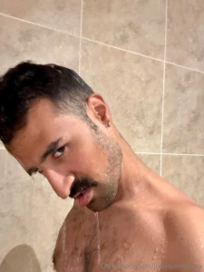 Nothing like a hot shower although i m the hottest one nada como una