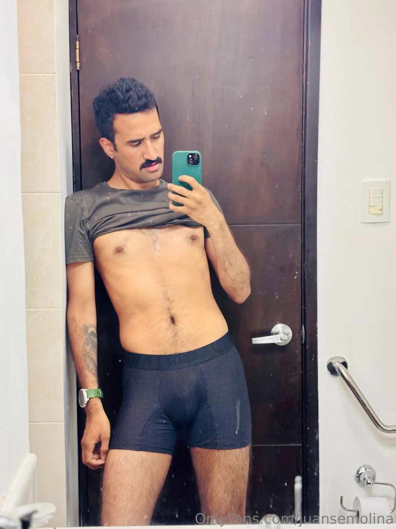 Just scroll there s a surprise at the end solo pasa las fotos hay una part 1 