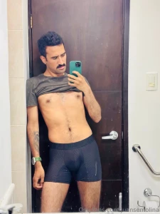 Just scroll there s a surprise at the end solo pasa las fotos hay una part 1