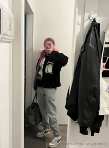 Everyone is so beautiful and i m in sweatpants and carrying a bag - as