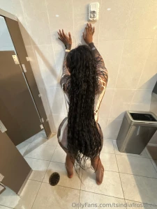 Wanna fuck me at the club