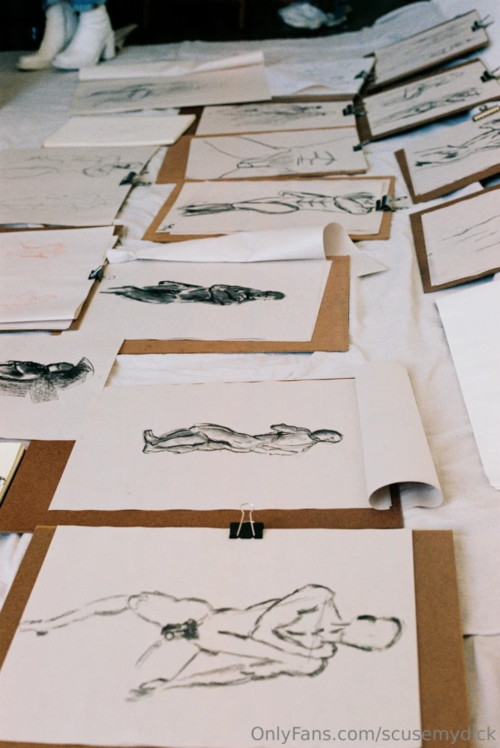 Pics from a figure drawing event i modeled for these aren t erotic or 