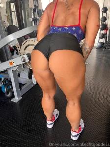 Memorial day weekend s heating up but trust me i m hotter than your