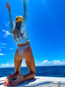 Should i flash my tiddies at the ocean