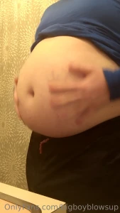 Hey boys just a little belly play and some edging and a belly fucking