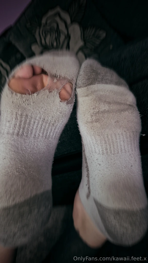 Dont u just wanna stick your tongue in the holes 