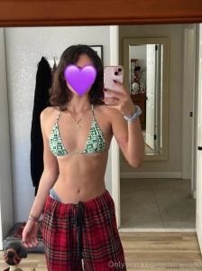 Do you like my top if you do tip me 5 and i ll show you some naughty