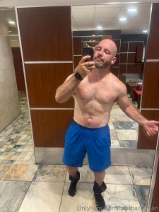 Happy monday i started the week with legs and 20 min on the part 1