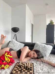 Do it like the queen and have saveral moves at a time part 1