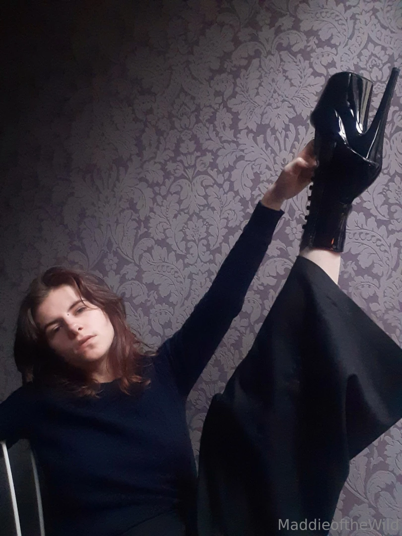 I love challenging myself with the limited space and materials i have part 2 