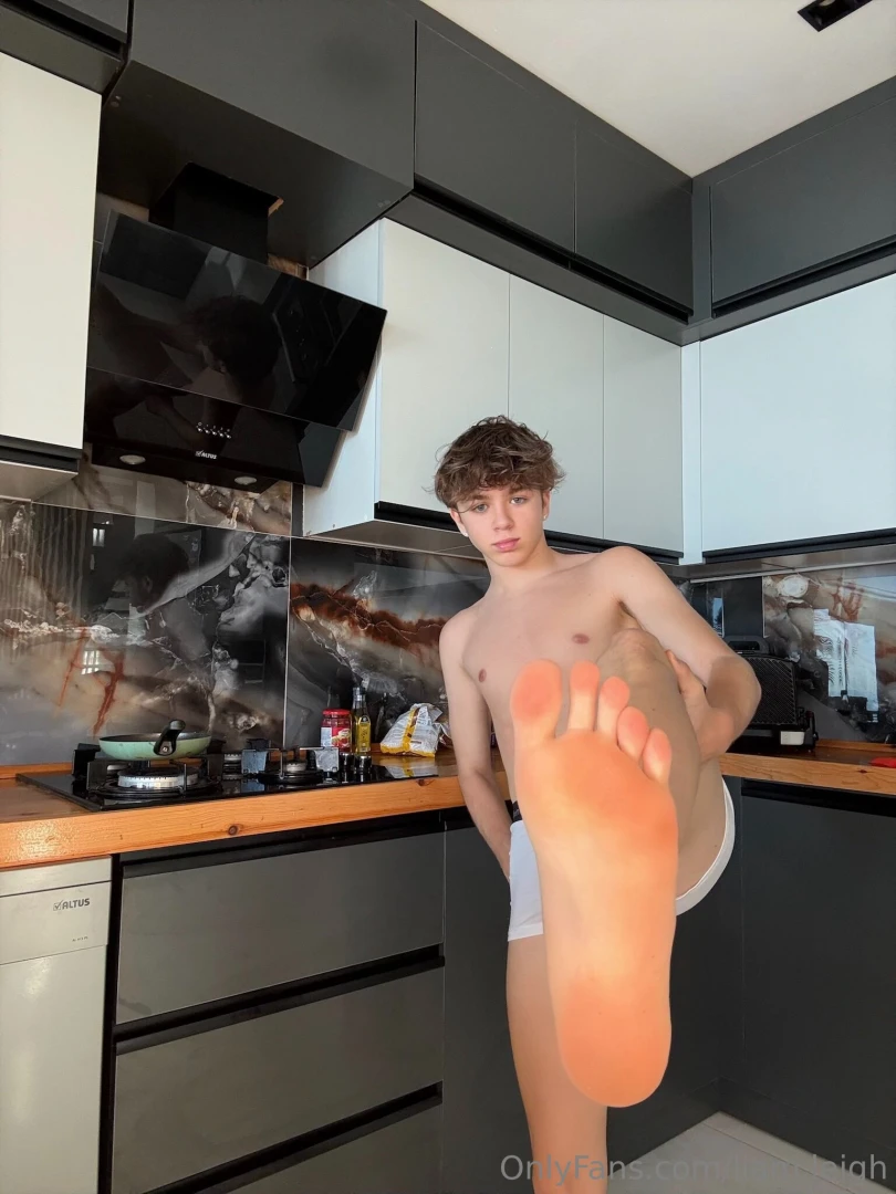 Fresh out the shower toes still wet what would you do if they were in 