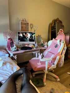 Netflix amp chill uwu 3