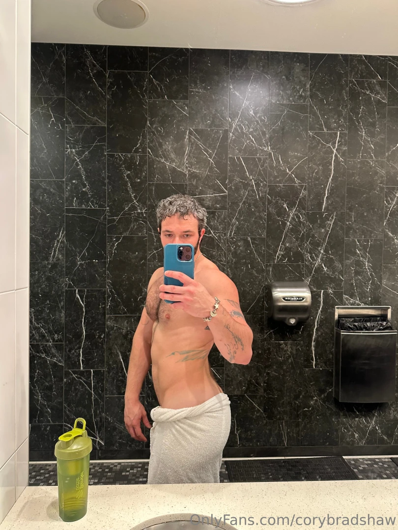 Feeling horny and gonna make some content this weekend what do you 