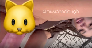 Annihilating my pussy for almost 20 min making macaroni sounds as i