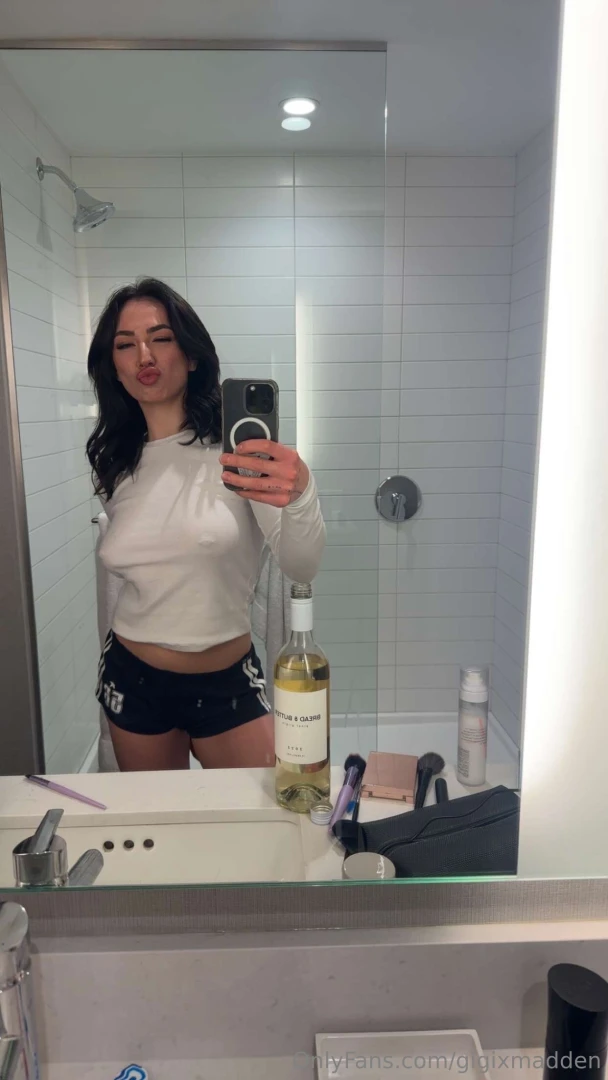 Guess who s bday it is big 22 spoil your girly 