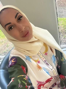 The sun is painting patterns on the windows and i m catching the