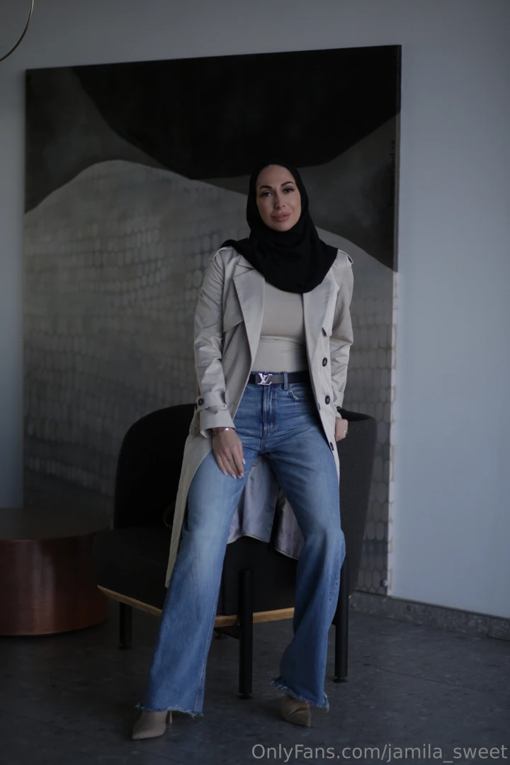 Elegance is not about being noticed it s about being remembered it s 