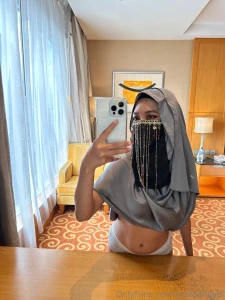 Wanna see what s behind the veil