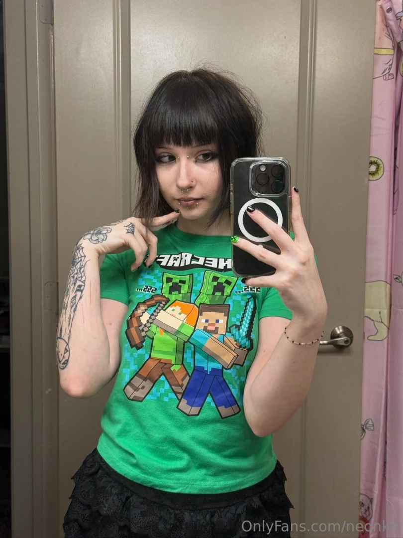 Who likes my minecraft shirt 