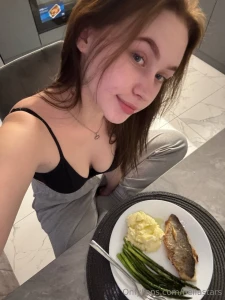 Just a girl who loves late night snacks and teasing my favorite