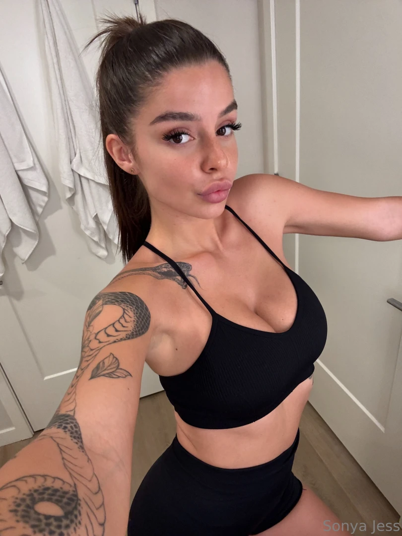 Been working this body hard now i need someone to work me even harder 