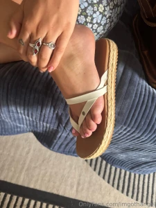 Who wants feet content first tipper gets it never sold b4 all pics and