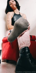 Do you want to see my beautiful goddess-like feet naked in your face part 1