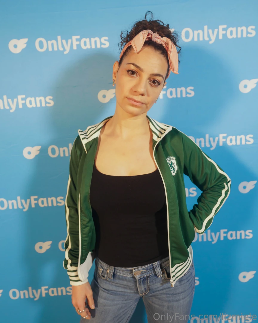 Here are some pics from the only fans stand up taping my episode will 