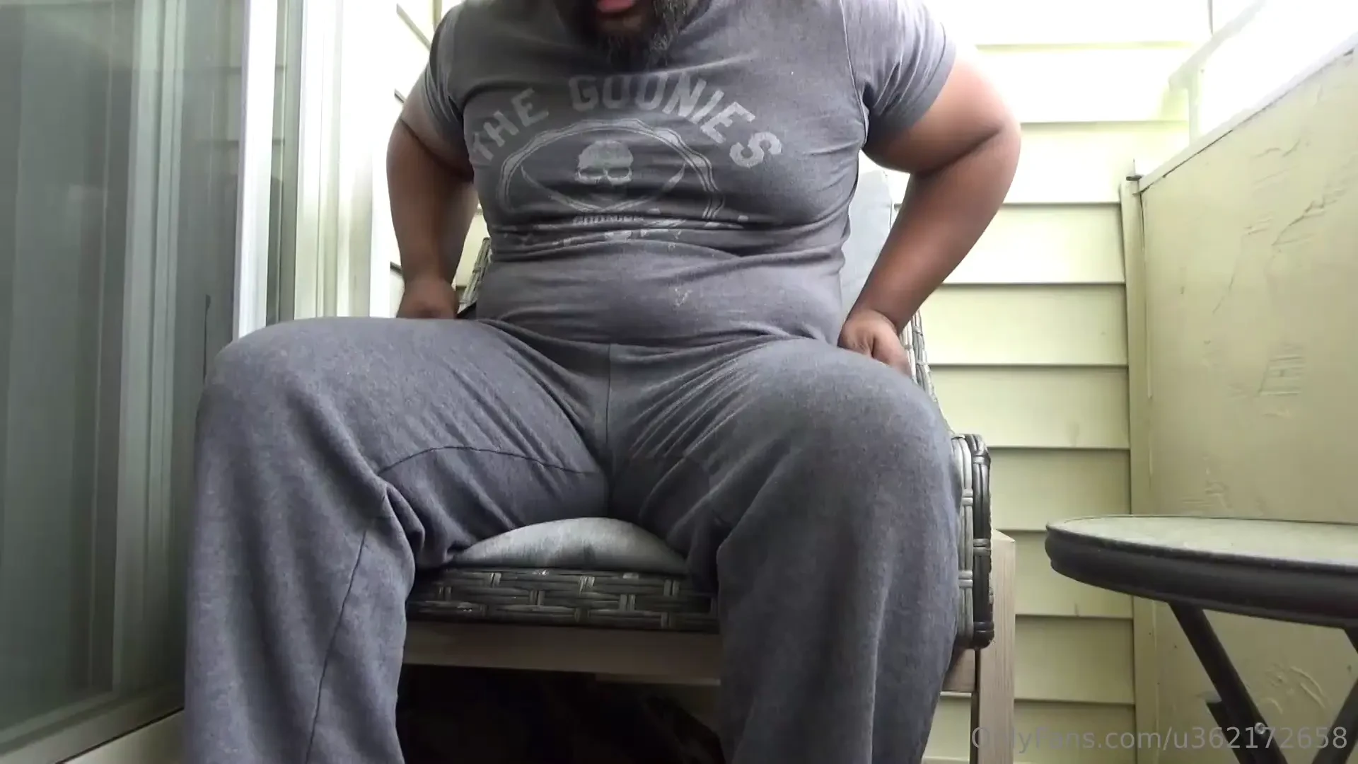 Risky outdoor masturbation and cumshot 