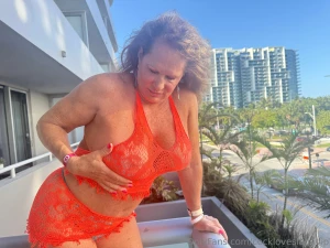 Ass tits amp feet check your dms for an entire picture set