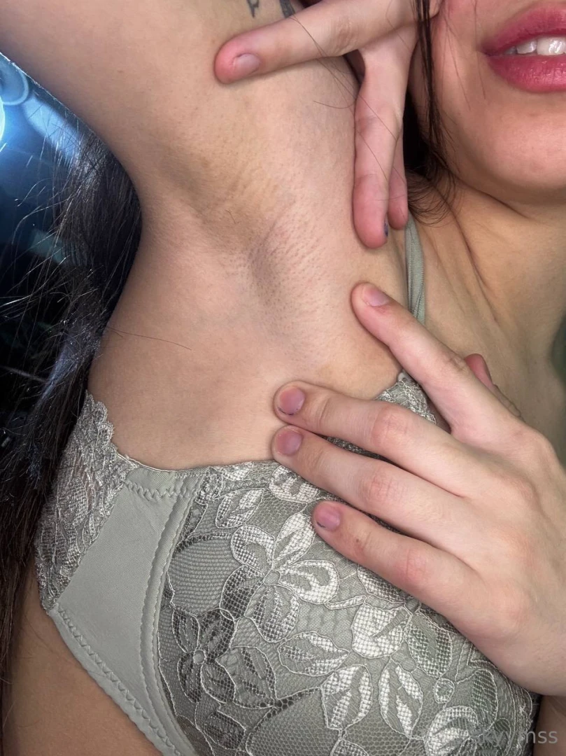 Embracing my natural self one armpit at a time 