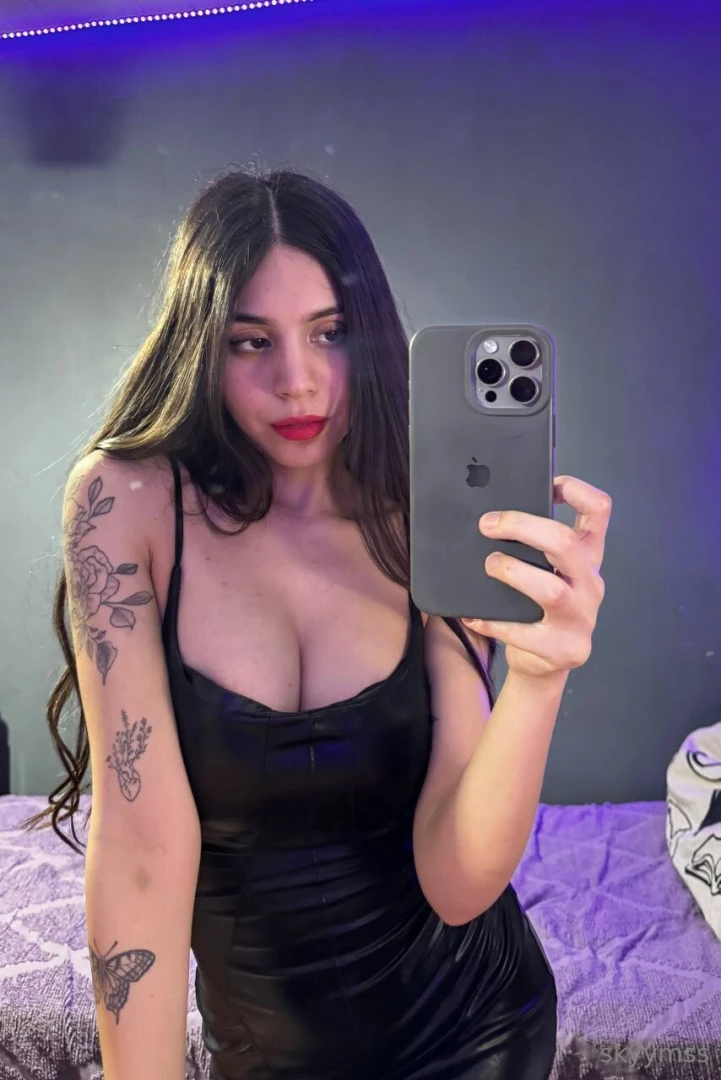 Submission is sexy especially when money is involved 