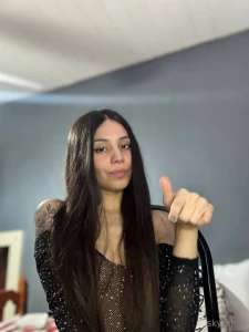 Beg for atenttion pet