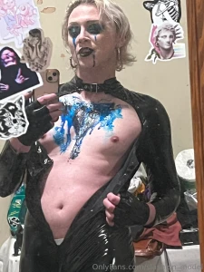 I have a new photoshoot coming soon but i just finished a fun artsy part 3