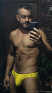 Amarillo para el 2025 feliz a o