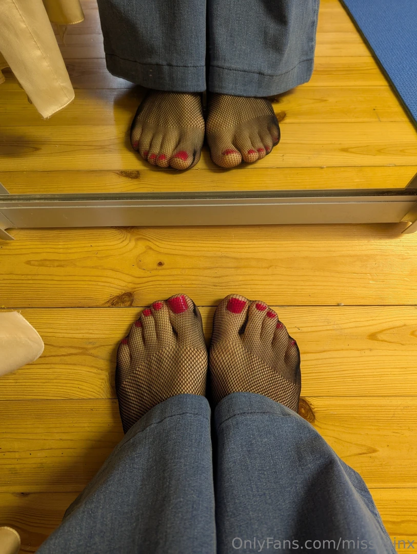 Just a cute nails in fishnets part 1 