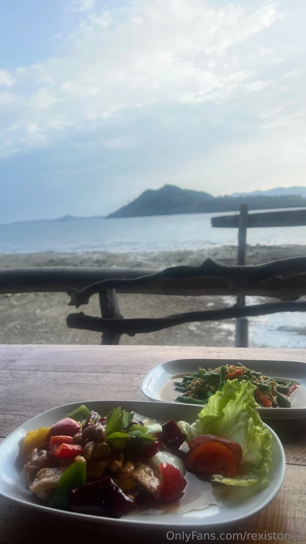 Breakfast by the ocean but i m the one serving the cravings sun on my 