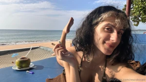 Hi- remember the blunt i was 2-3-weeks-ago craving this is still her