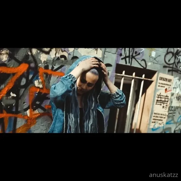 You wanna see some anuskatzz history this is my first official model 