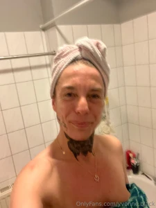 Ups dropped my towel pick it up for me and dont look on my titts i