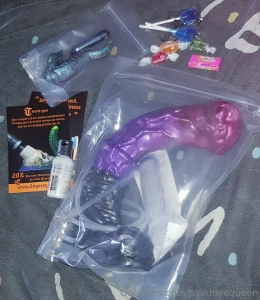 Oh myyyyy gooood hes here and hes big i cannot wait to get him out the