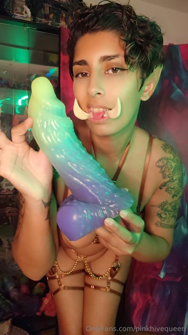 Recieved this thick ork cock from sbf can this female ork take it all part 1 