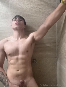 Me toqu pensando en c mo te har a gemir bajo el agua quieres ver lo